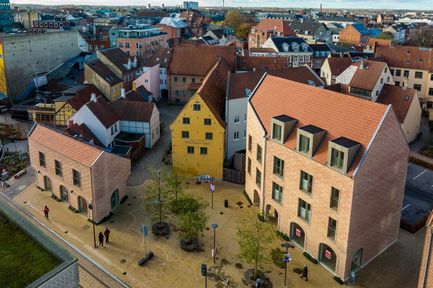 Takstein - Datura Naturrød - Oluf Bagers Plads, Danmark