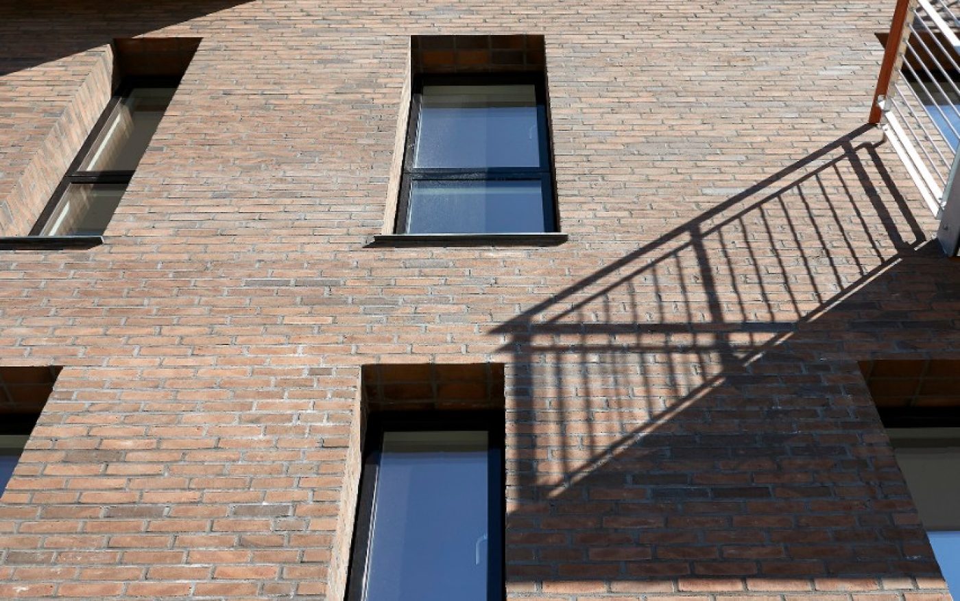 Apartment Building in Hilleroed, Facing Brick Brun Valmue