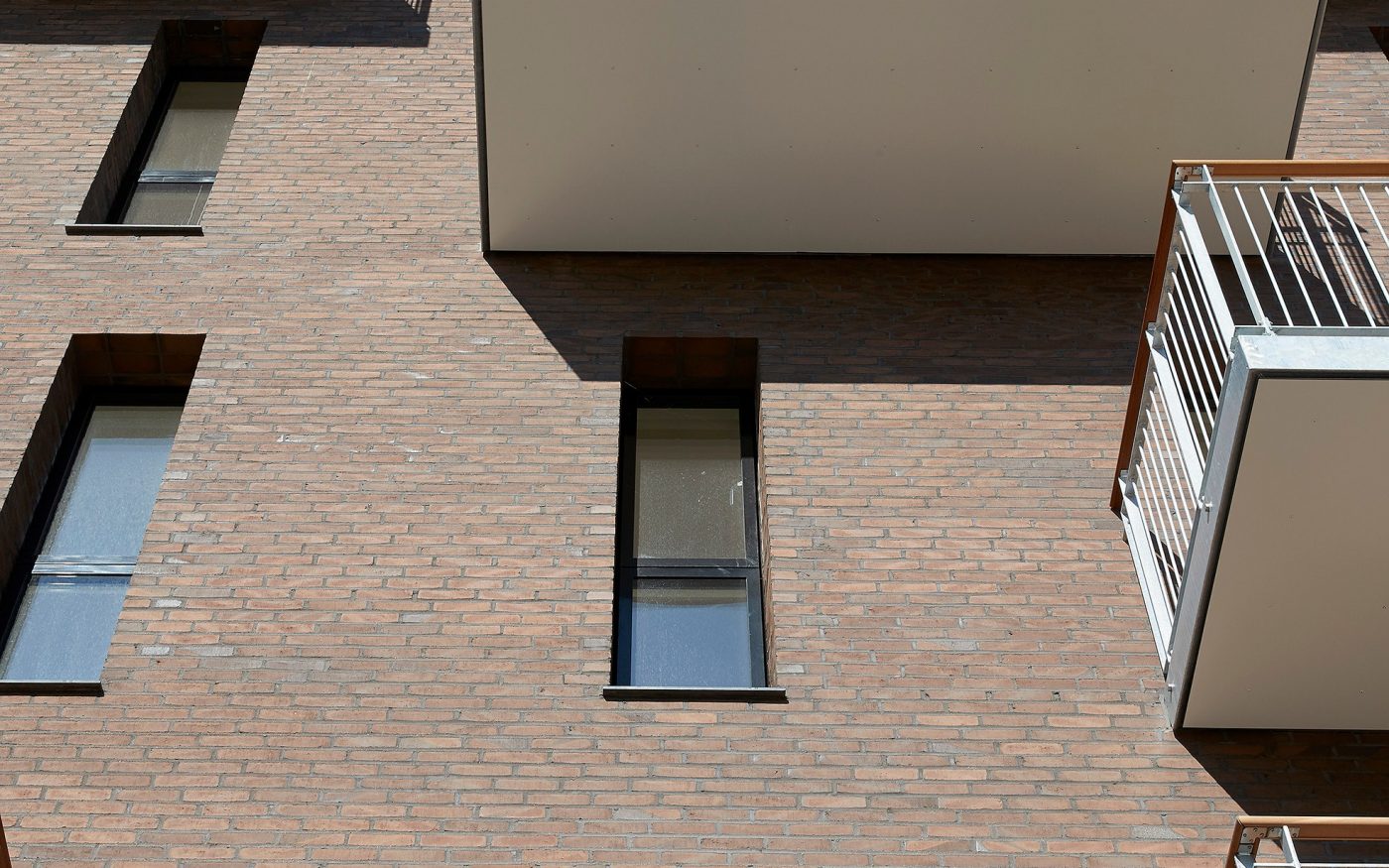 Apartment Building in Hilleroed, Facing Brick Brun Valmue