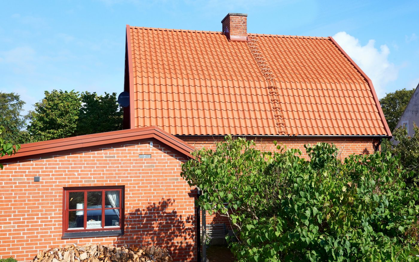 Family House in Fladie, Malmo, Roof, Cavus Nature red 