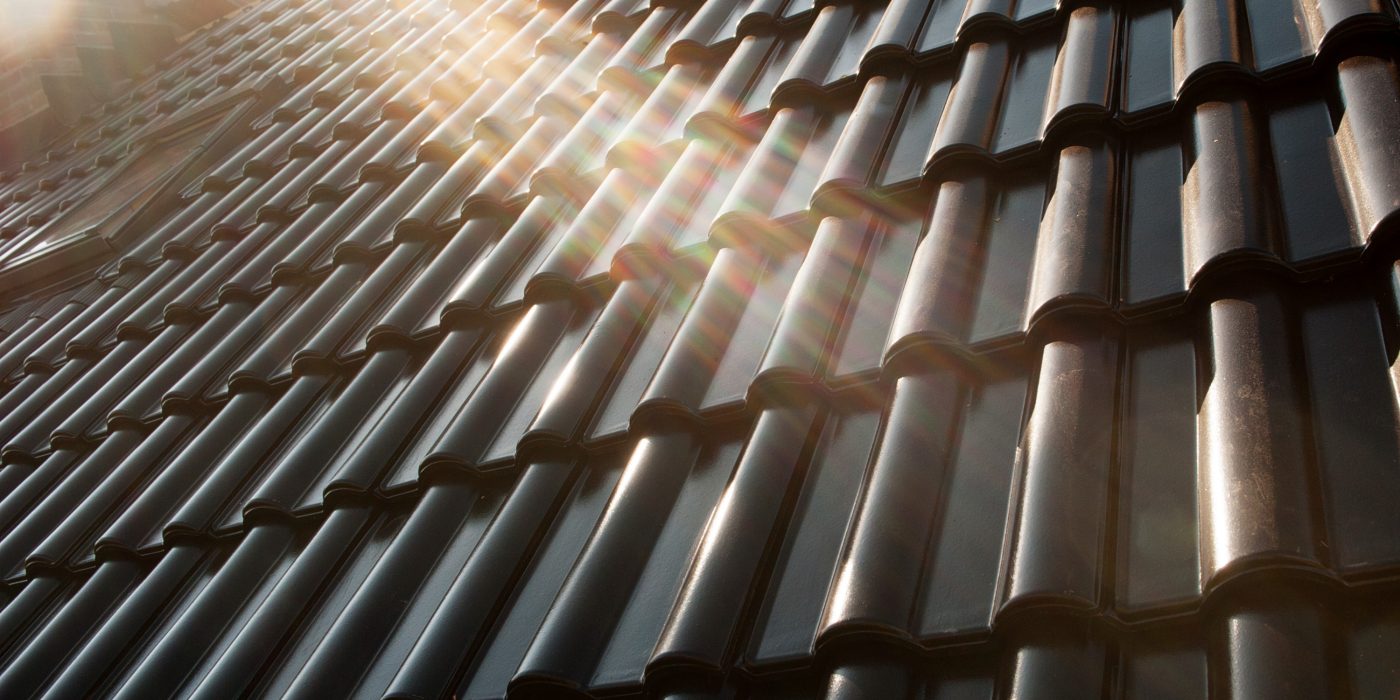 Renovation roof, Nieuw-Balinge. Roof tiles: Modula zwart edel-engobe.