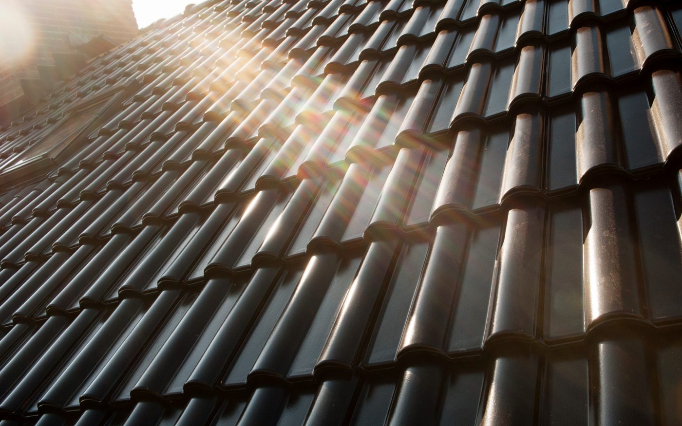 Renovation roof, Nieuw-Balinge. Roof tiles: Modula zwart edel-engobe.