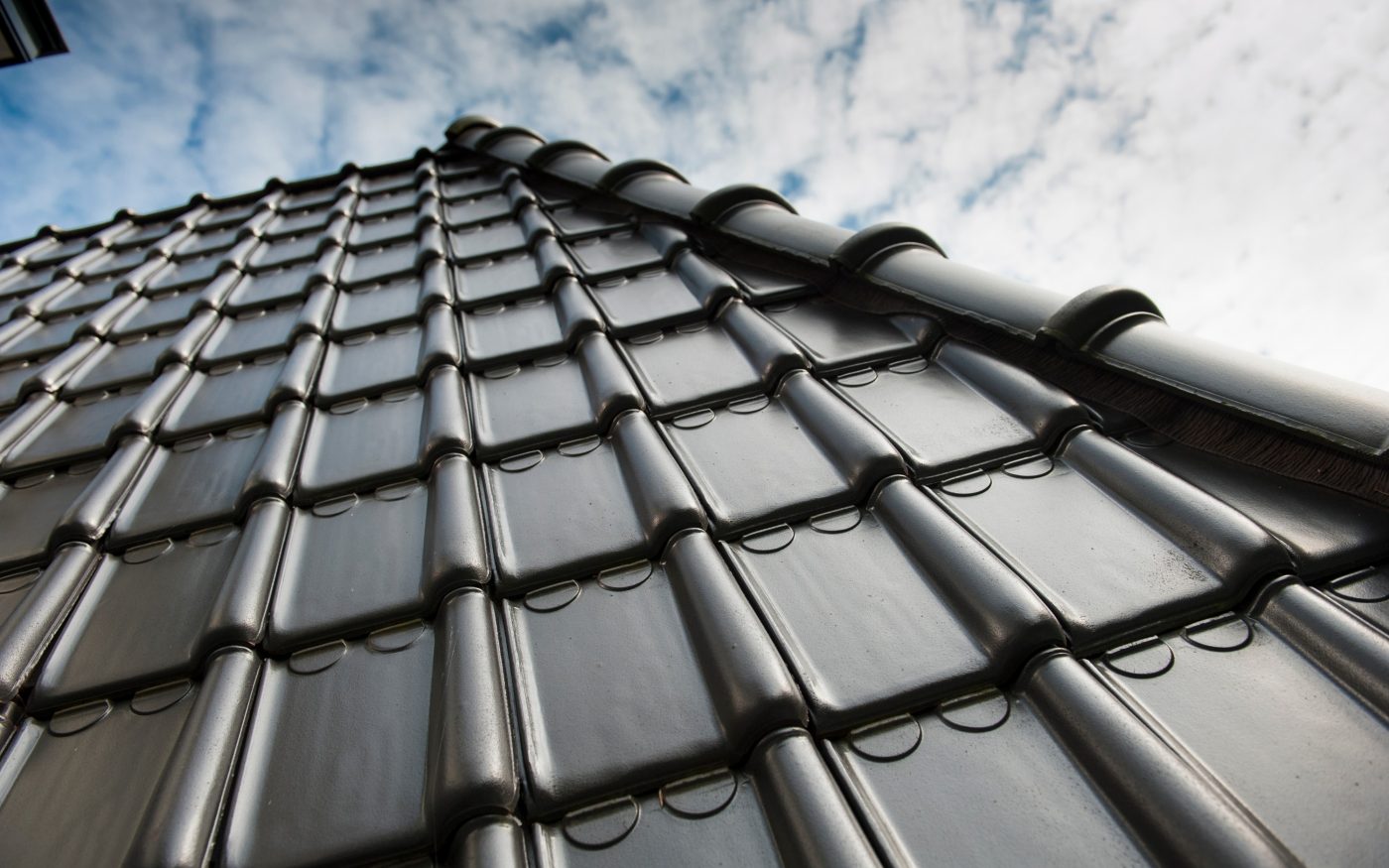 TdN44 leikleur mat verglaasd. Dakrenovatie vrijstaande woning, Maarnse Grindweg 20c, Maarn. Handelaar Schoute Veenendaal. Aannemer Legemaat & van Elst. ca. 4.500 dakpannen. maart 2014.