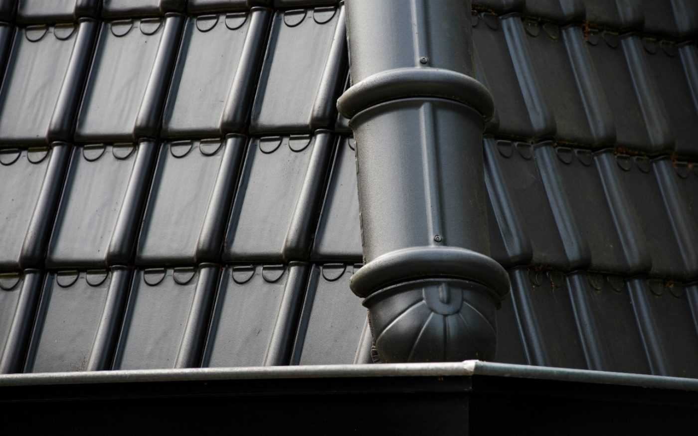 TdN44 leikleur mat verglaasd. Dakrenovatie vrijstaande woning, Maarnse Grindweg 20c, Maarn. Handelaar Schoute Veenendaal. Aannemer Legemaat & van Elst. ca. 4.500 dakpannen. maart 2014.