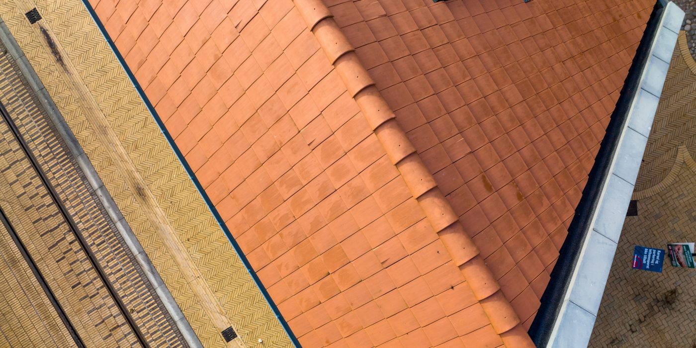 Takstein - Datura Naturrød - Oluf Bagers Plads, Danmark