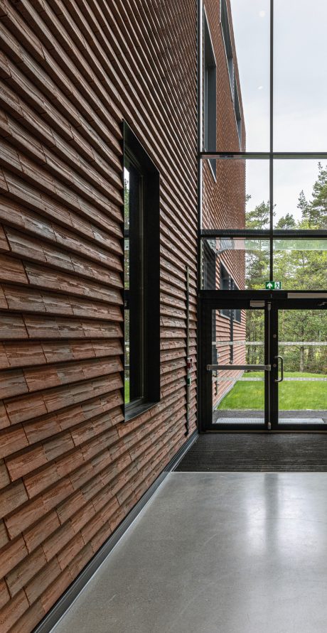 Facade cladding: URBAN U Holmen | Bamble videregående skole, Norway