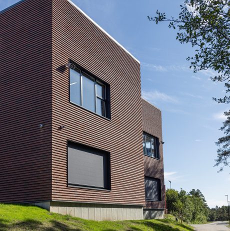 Facade cladding: URBAN U Holmen | Bamble videregående skole, Norway