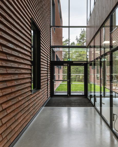 Facade cladding: URBAN U Holmen | Bamble videregående skole, Norway