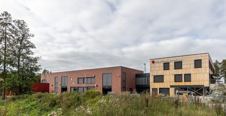 Facade cladding: URBAN U Holmen | Bamble videregående skole, Norway