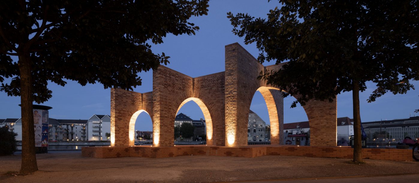 Brick: EW0466 Kobber - EW2331 Rosé - EW2207 Rød mørk - EW2115 Sommer | Bricks in Common Pavillion, Copenhagen