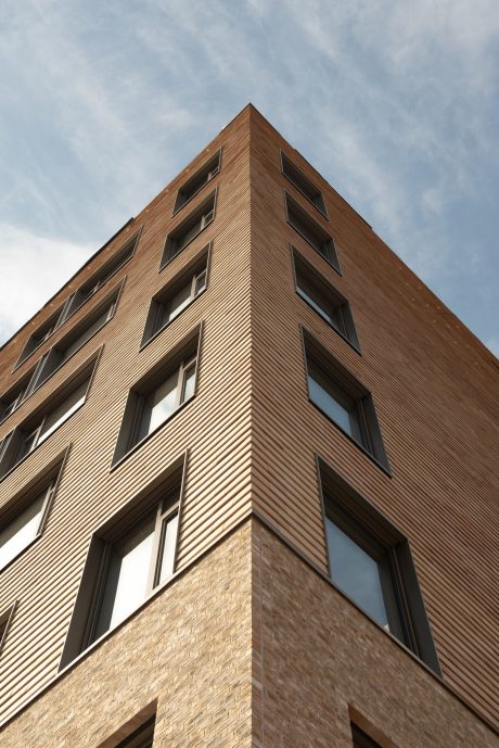 Brick: Blauwrood genuanceerd - Marziale - Facade cladding: Arena Sandstone - Arena Calypso | Drammen Helsepark, Norway