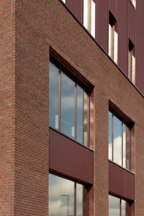 Brick: Blauwrood genuanceerd - Marziale - Facade cladding: Arena Sandstone - Arena Calypso | Drammen Helsepark, Norway
