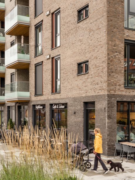 Teglstein: EW0454 Sort Onyx - EW0451 Staal - EW0109 Hvid Marmo | Kulås Hage; Norge