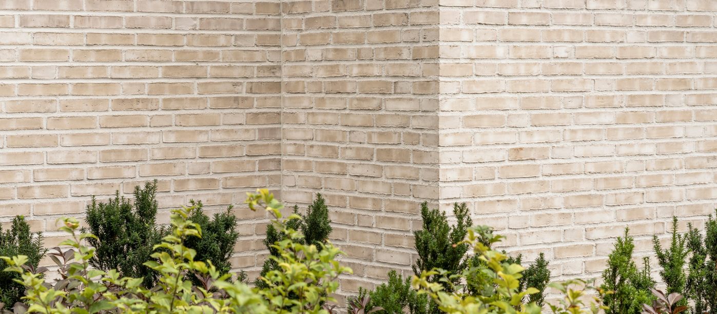 Teglstein: EW0454 Sort Onyx - EW0451 Staal - EW0109 Hvid Marmo | Kulås Hage; Norge