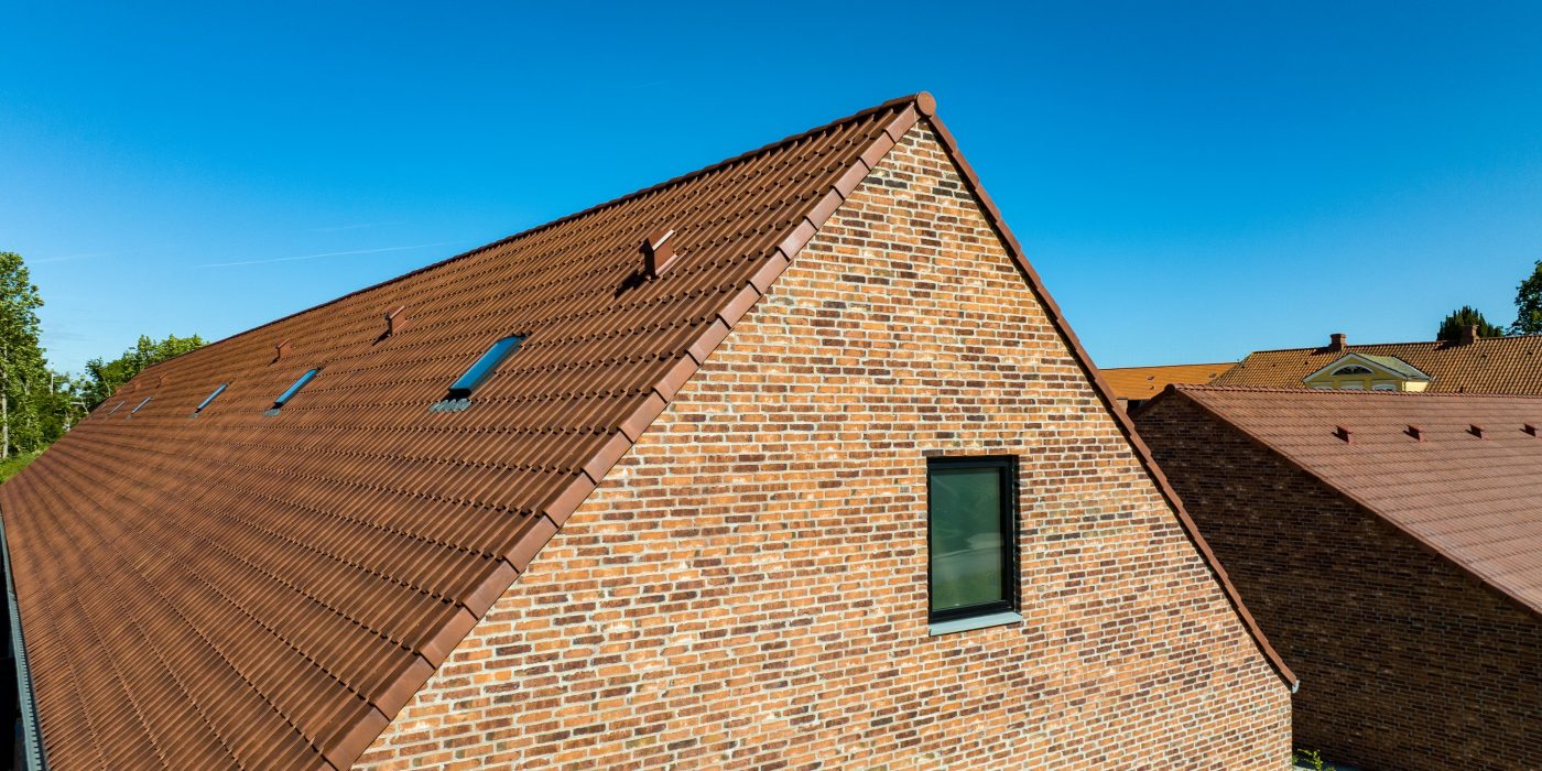 Teglstein - tagstein: EW3255 - Sinus | Agttrup Gårdhuse, Danmark