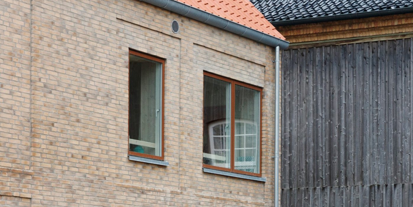 Den Gamle Skole, Messing