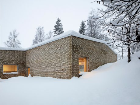 Teglstein - Bronsgroen - Tanum Menighedscenter, Norge