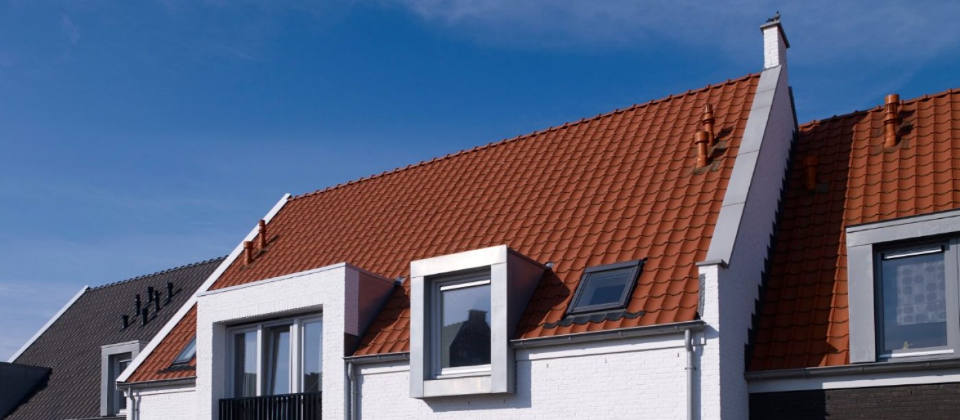 Bricks: Waalrood HV WF, Dommelrood HV WF, Blauwrood Genuanceerd HV WF, Grijs HV WF, Etna HV WF and Euroa HV WF | Roof: VHV Blauw Gesmoord 706, VHV Natuurrood+ 652 and Datura Natuurrood+ 652 | Architect: Zeelenberg Architectuur, Ouddorp | Contractor: Boeter Bouwbedrijf, Sommelsdijk, Kroon & De Koning Zwijndrecht BV, Zwijndrecht | Client: Community Goedereede | Completion Date: 2015-01-01