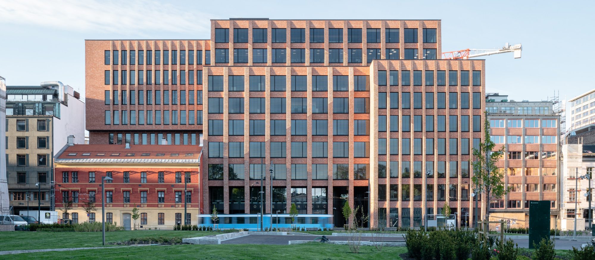 Imponerende murverk på Domus Juridica