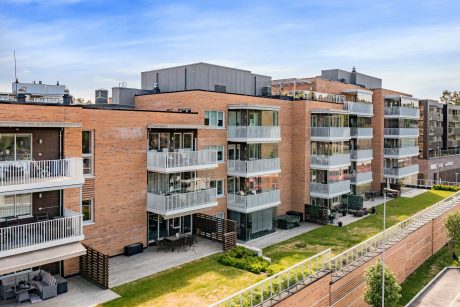 Bricks: Tuohi Retro - Grafiitinmusta Retro - Elignia Betula - Linnaeus Quercus - Cienna - Pagus Grijszwart - Forum Cromo - Agora Grafietzwart | Myrvoll Stasjon, Norway