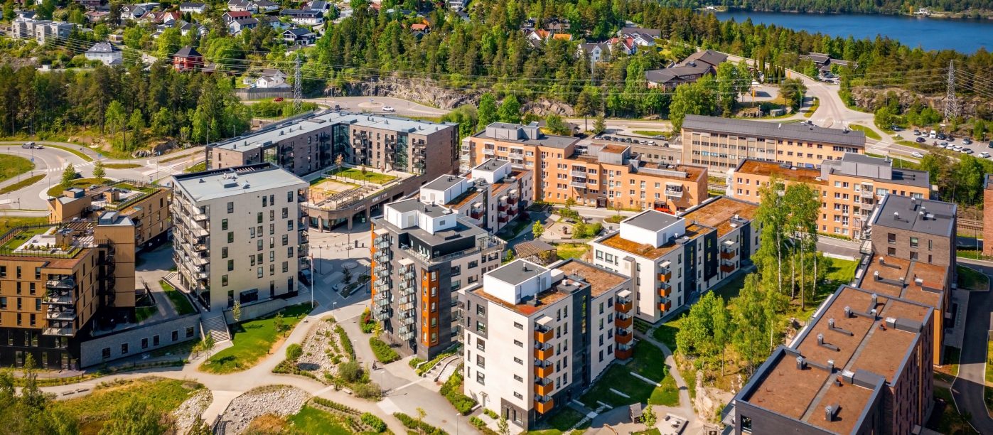 Bricks: Tuohi Retro - Grafiitinmusta Retro - Elignia Betula - Linnaeus Quercus - Cienna - Pagus Grijszwart - Forum Cromo - Agora Grafietzwart | Myrvoll Stasjon, Norway