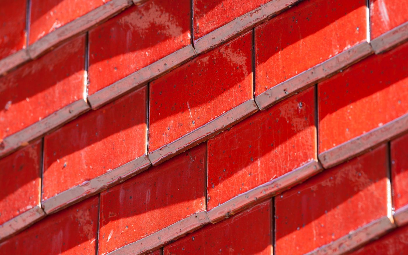Housing complex classified as one of UNESCO's World Heritage Sites. Area : 14673 m2. Cost : 9,2 M € HT. Award winner : Prix du jury au concours d'architecture Bas Carbone EDF and Prix Architecture Bâtiment tertiaire. 62700 BRUAY-LA-BUSSIERE. Tile Koramic Aléonard Emaillée Rubis. Siding and roof's implementation.