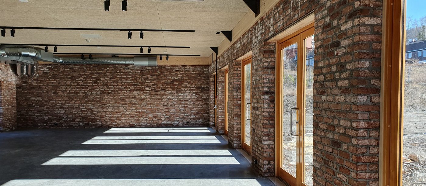 Teglstein: Belle Epoque de namur | Postbilgarasjen, Lillehammer