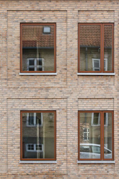 Den gamle skole, Messing