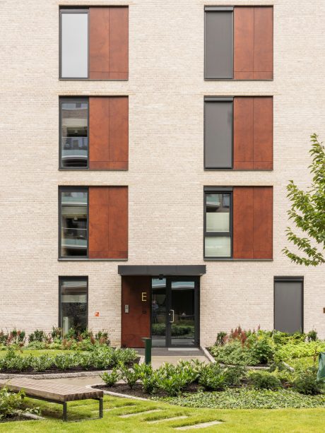 Teglstein: EW0454 Sort Onyx - EW0451 Staal - EW0109 Hvid Marmo | Kulås Hage; Norge