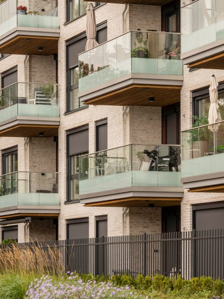 Teglstein: EW0454 Sort Onyx - EW0451 Staal - EW0109 Hvid Marmo | Kulås Hage; Norge