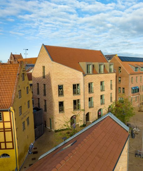 Takstein - Datura Naturrød - Oluf Bagers Plads, Danmark