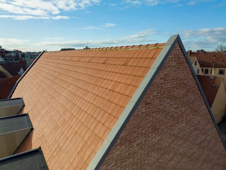Takstein - Datura Naturrød - Oluf Bagers Plads, Danmark