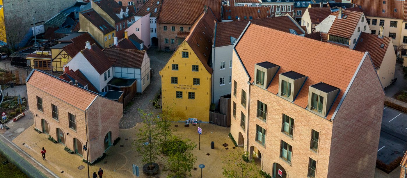 Takstein - Datura Naturrød - Oluf Bagers Plads, Danmark