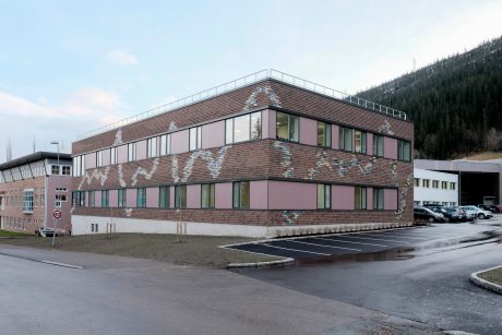 Bekledningstegl: URBAN L Rosenborg | Nasjonalbiblioteket, Mo i Rana 