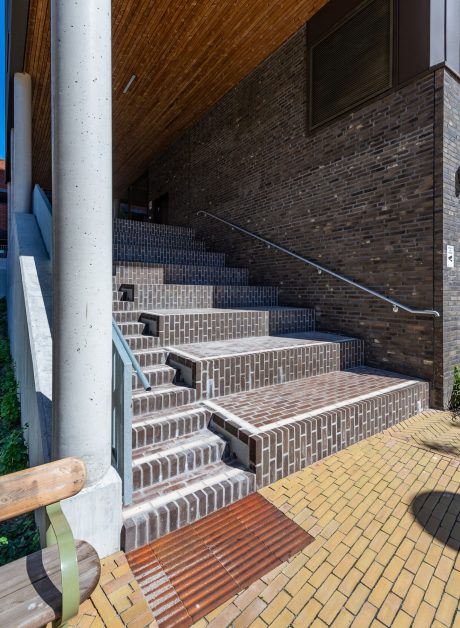 Brick: EW2783 Royal Night | Pavers: Euroton Brons Wasserstricht - Gala Wasserstricht - Incana Wasserstricht Argenti | Kverndalen