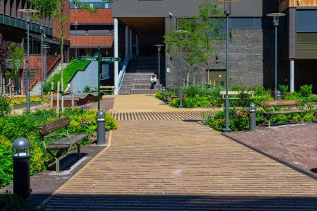 Brick: EW2783 Royal Night | Pavers: Euroton Brons Wasserstricht - Gala Wasserstricht - Incana Wasserstricht Argenti | Kverndalen