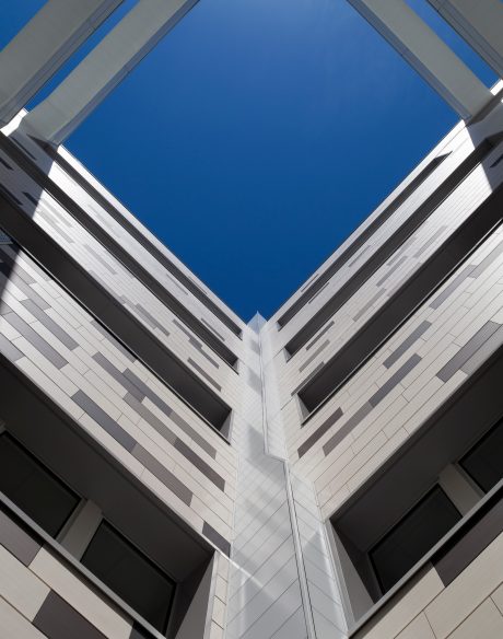 Plublic space with 4 levels. Rue Nationale 59000 Lille. Products Argelite tints  blanc carrare, gris basalte, gris métal.