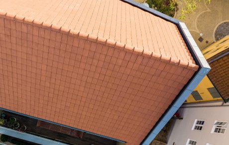 Takstein - Datura Naturrød - Oluf Bagers Plads, Danmark