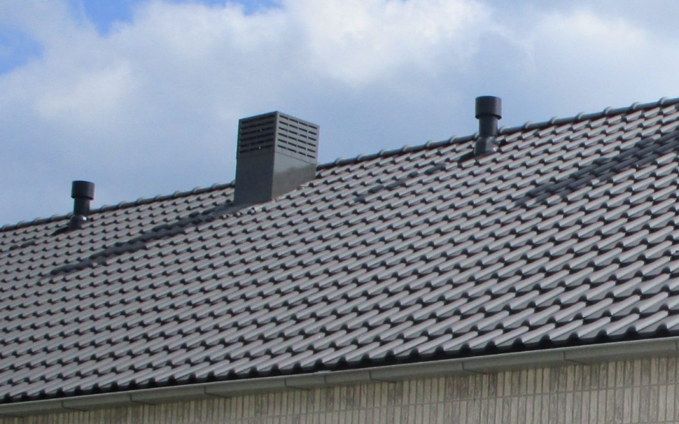 Roof: Alegra 12 Leikleur Mat Engobe | Bricks: Storvik and Yellowstone Herbruik HV WF | New Construction Residential Care Complex | Madeliefstraat, Heerhugowaard | Architect: Marc Prosman Architecten, Amsterdam, Brian de Bruin | Contractor: Kesselaar & Zn., Alkmaar | Completion Date: 2018-04-01